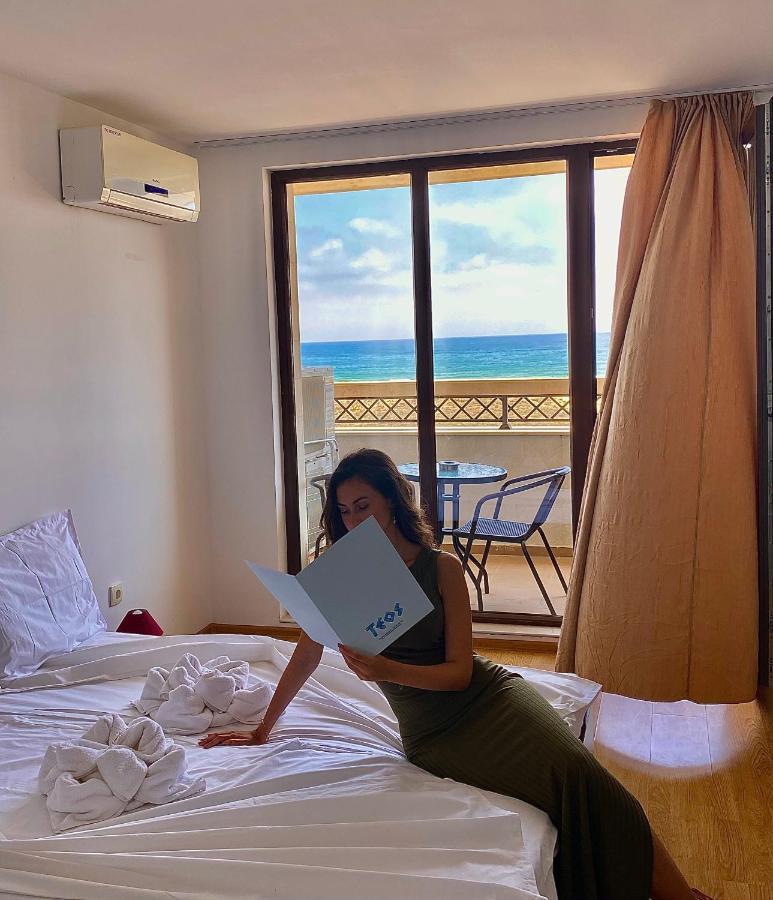 Teos Aparthotel *
