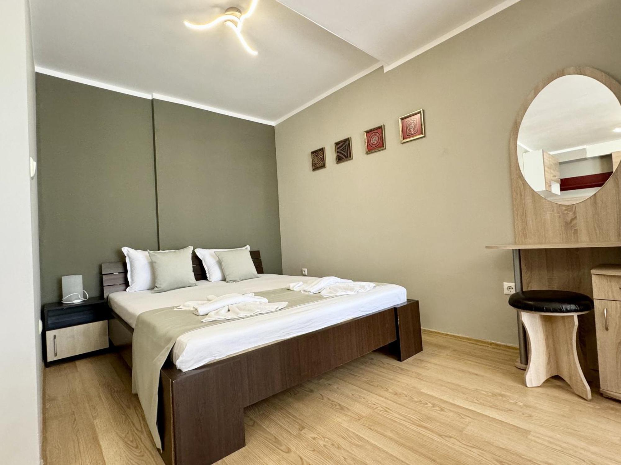 Teos Aparthotel *